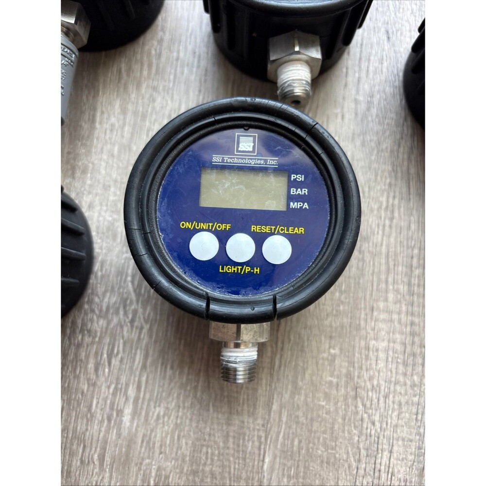 SSI Technologies MG1-30-A-9V-R Digital Pressure Gauge PSI BAR MPA 9V Tested